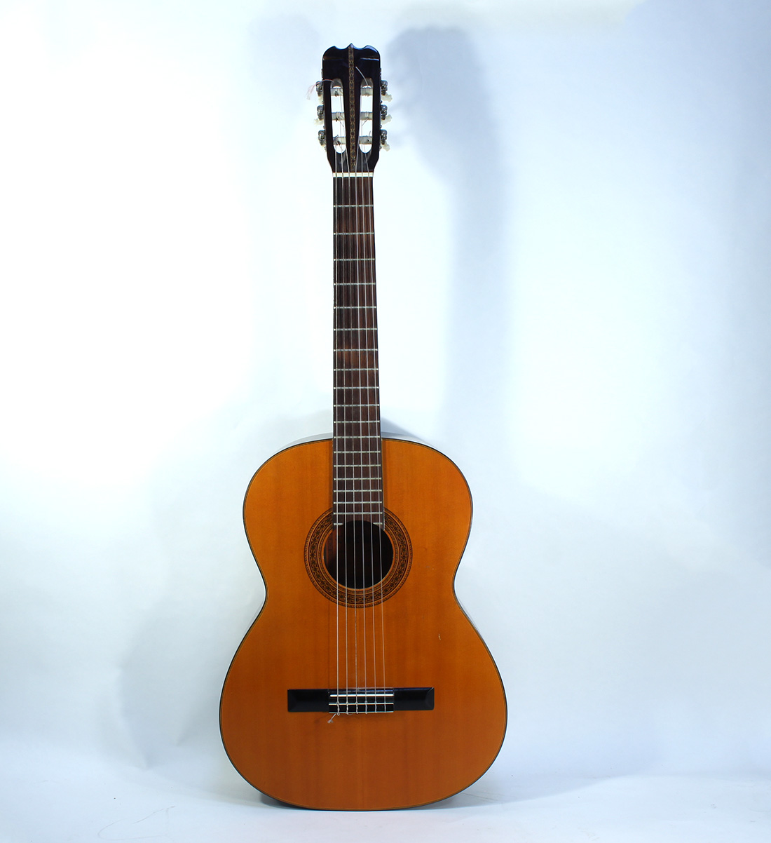 Guitare classique LUCKY Très bon état -  reconditionné disponible sur Label Emmaüs